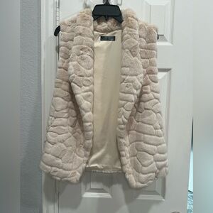 EUC, Women’s Ditzy Daizy faux fur vest, Champagne, Medium